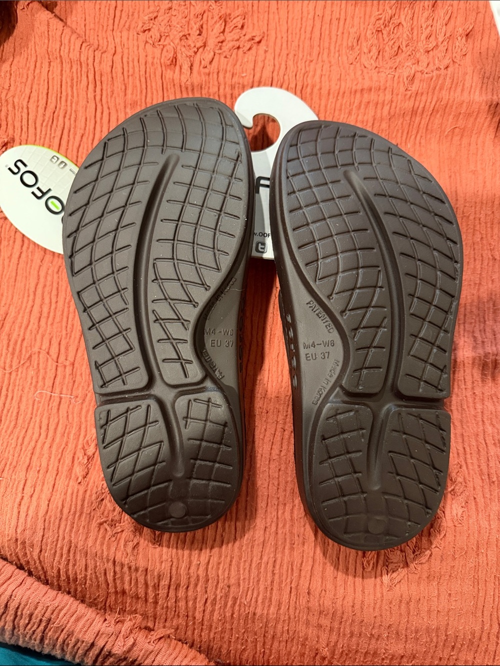 OOFOS Brown Recovery Flip Sandals - Picture 3 of 4